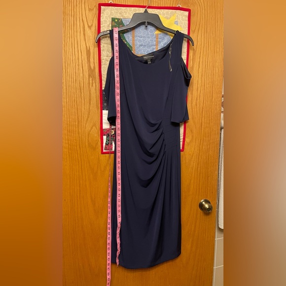 Elegant Navy Blue Cold Shoulder Dress - Picture 3 of 8